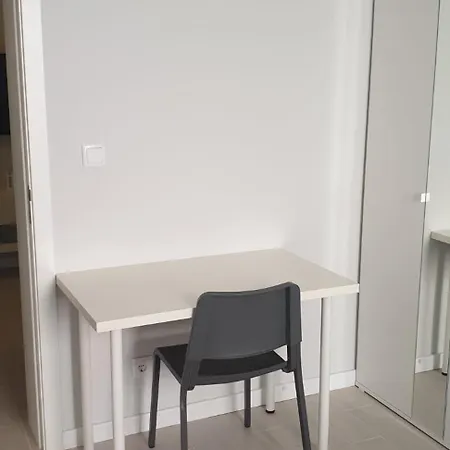 Modern Retreat With Patio Near The Airport - Oha I Apartmán *