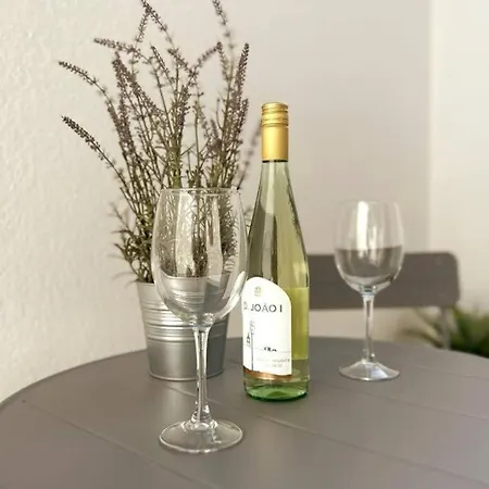 Apartmán Modern Retreat With Patio Near The Airport - Oha I