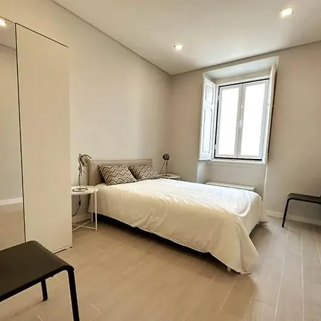 Modern Retreat With Patio Near The Airport - Oha I Apartmán *