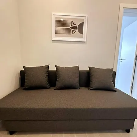 Apartmán Modern Retreat With Patio Near The Airport - Oha I